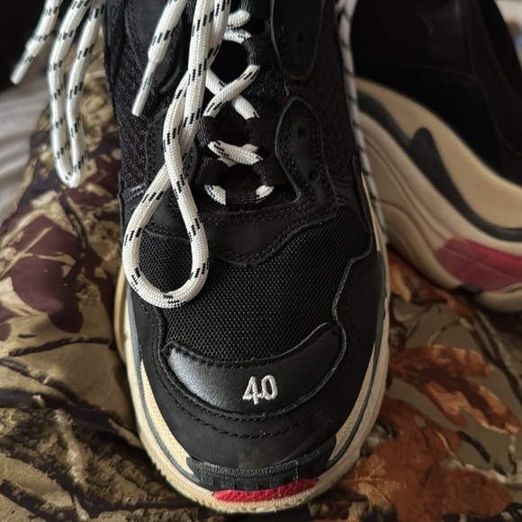 BALENCIAGA triple s sneakers - Picture 3 of 3